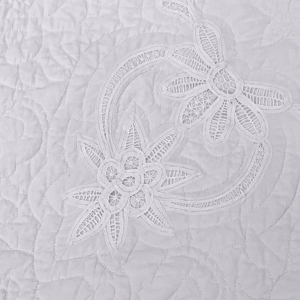Vtg White Battenberg Lace Floral Machine Quilted Cotton Quilt Coverlet READ